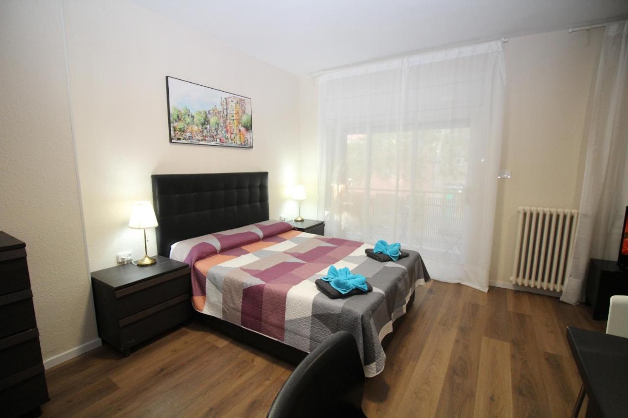 Urgel Habitaciones バルセロナ エクステリア 写真
