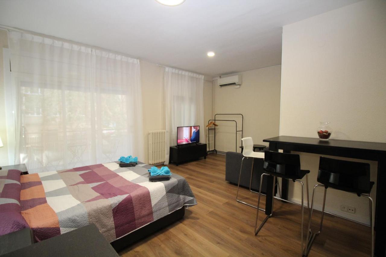 Urgel Habitaciones バルセロナ エクステリア 写真