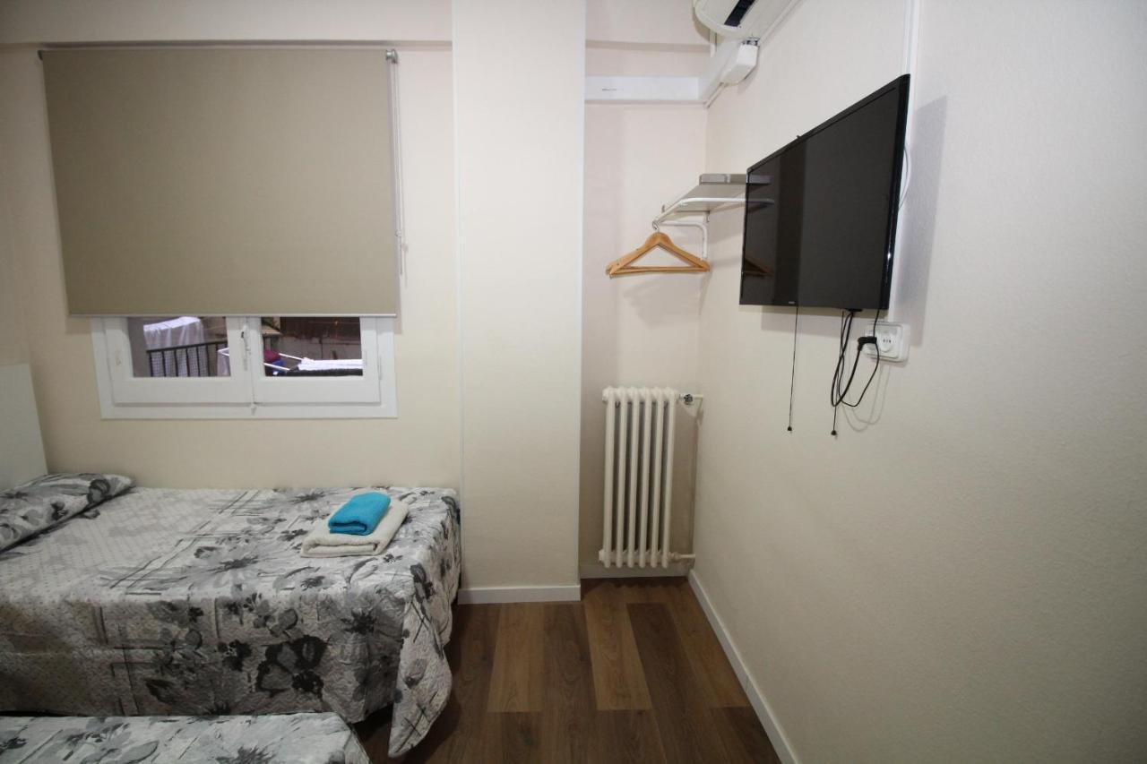 Urgel Habitaciones バルセロナ エクステリア 写真